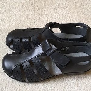 Propet black sandal size 9